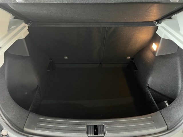 MG ZS usata, con USB