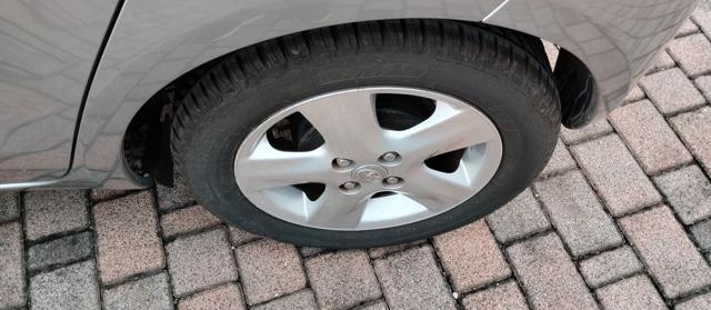 TOYOTA Yaris usata, con Sedile posteriore sdoppiato