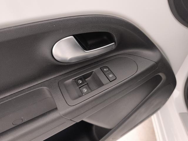 VOLKSWAGEN up! usata, con Luci diurne LED
