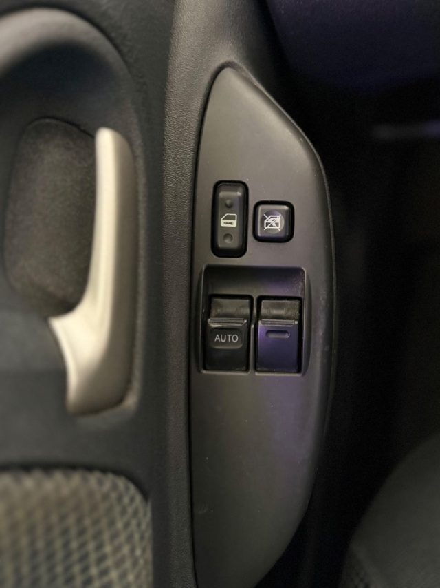 TOYOTA Yaris usata 4