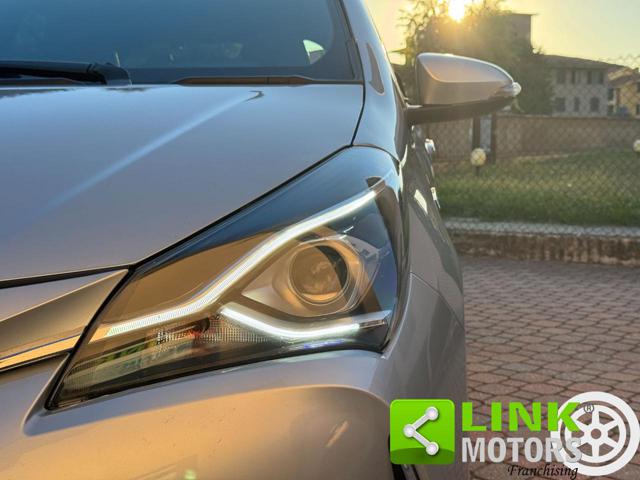 TOYOTA Yaris usata, con Luci diurne