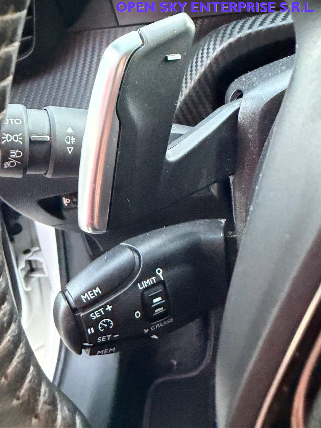 PEUGEOT 208 usata, con Park Distance Control