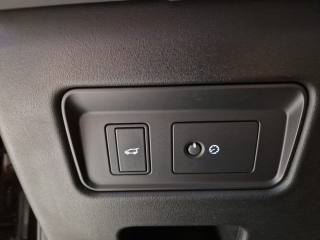 LAND ROVER Discovery usata, con Autoradio digitale