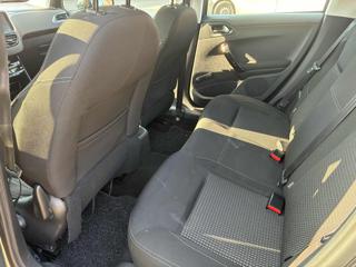 PEUGEOT 208 usata, con Sedile posteriore sdoppiato
