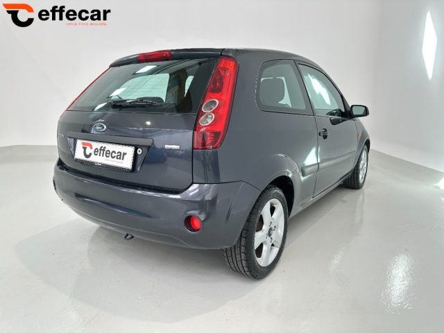 FORD Fiesta usata, con Autoradio