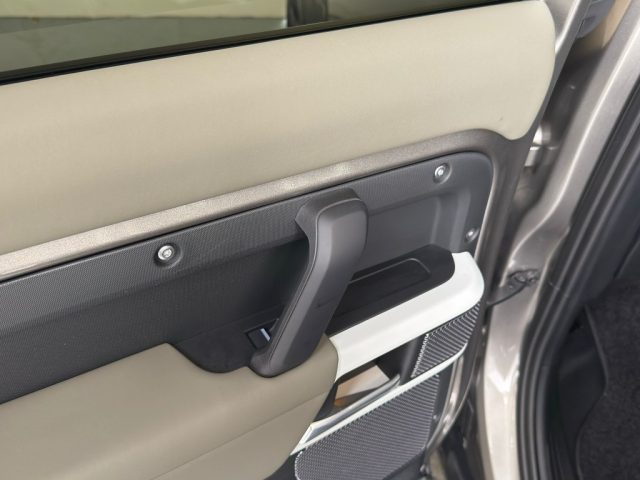 LAND ROVER Defender usata, con Bracciolo