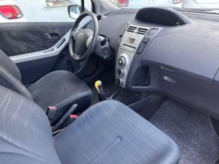 TOYOTA Yaris usata 15