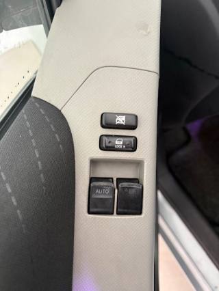 TOYOTA Yaris usata 13