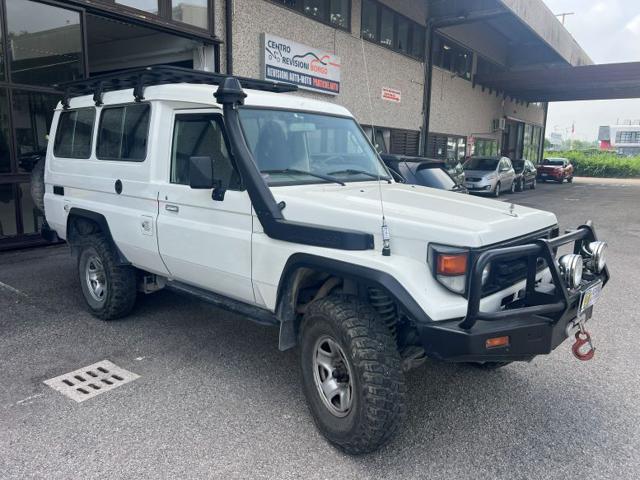 TOYOTA Land Cruiser usata 2
