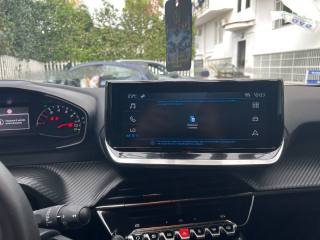 PEUGEOT 2008 usata, con Touch screen