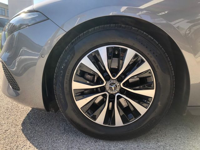 MERCEDES-BENZ A 180 usata, con Fari LED