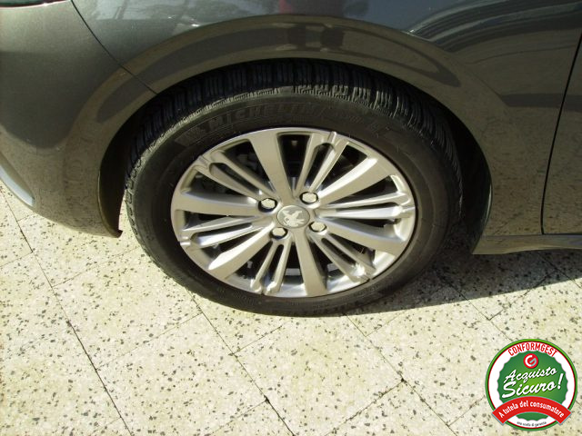 PEUGEOT 208 usata, con Specchietti laterali elettrici