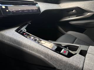 PEUGEOT 3008 usata, con Sensori di parcheggio posteriori