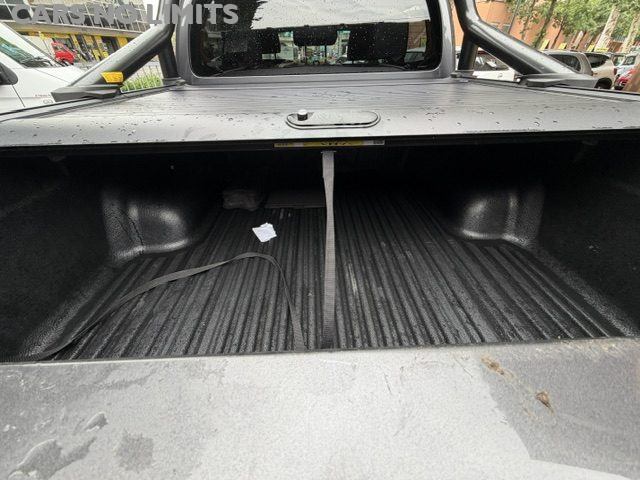 TOYOTA Hilux usata, con Bluetooth