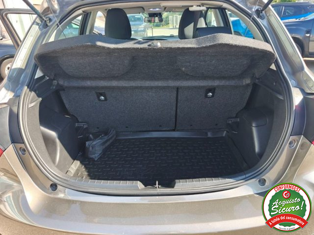 TOYOTA Yaris usata, con Volante in pelle