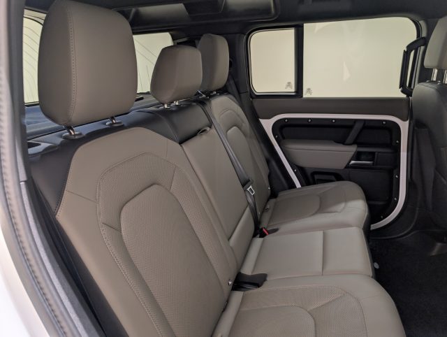 LAND ROVER Defender usata, con Chiamata automatica per emergenze