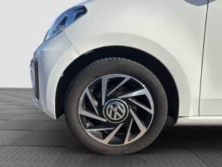 VOLKSWAGEN up! usata 12