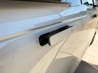 LAND ROVER Range Rover Velar usata, con Sedile posteriore sdoppiato
