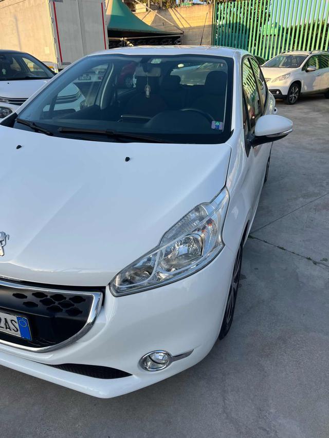 PEUGEOT 208 usata, con Airbag