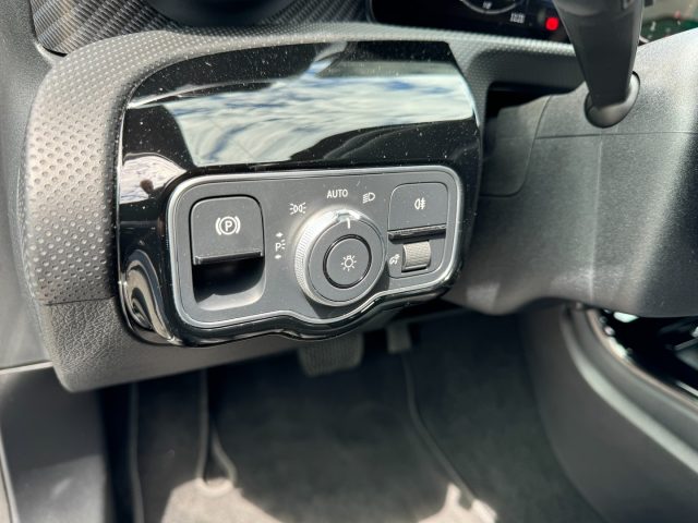 MERCEDES-BENZ A 180 usata, con Leve al volante