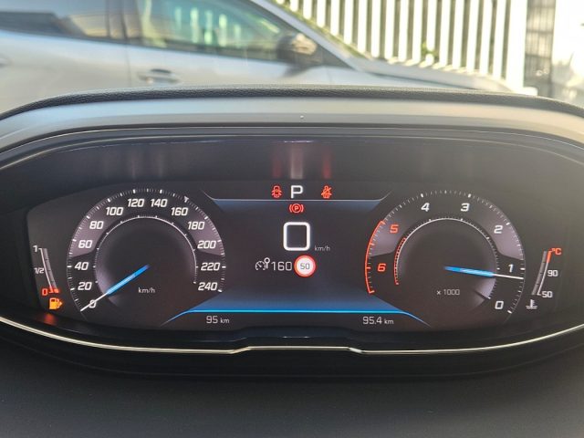 PEUGEOT 3008 usata, con Autoradio digitale