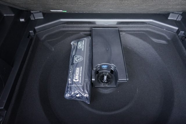 PEUGEOT 3008 usata, con Sensori di parcheggio posteriori