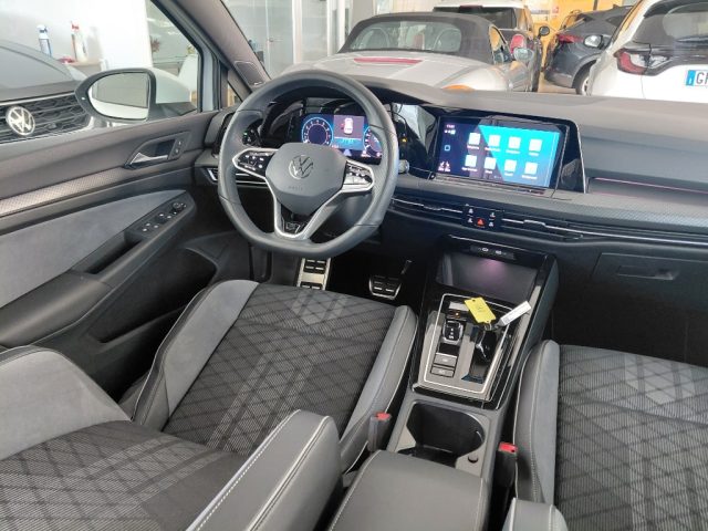 VOLKSWAGEN Golf usata, con USB