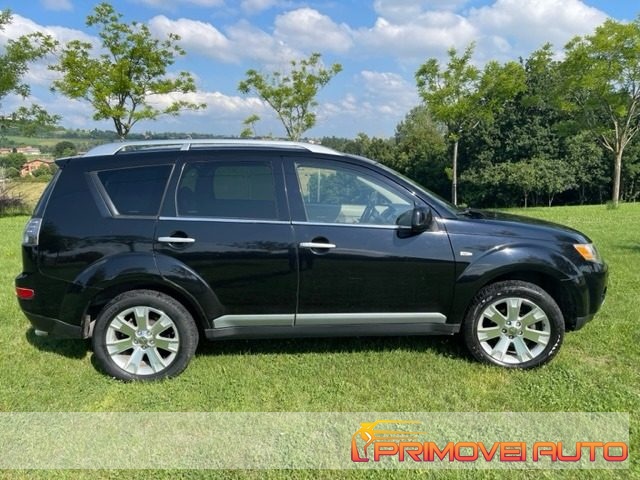 MITSUBISHI Outlander usata, con Autoradio