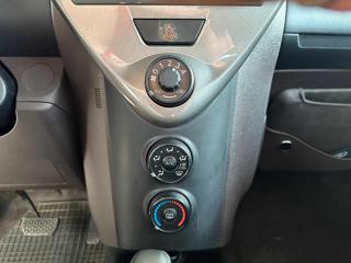 TOYOTA iQ usata, con USB