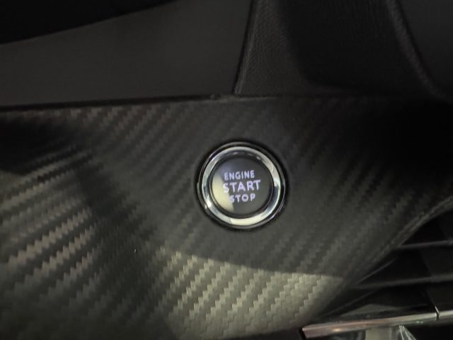 PEUGEOT 2008 usata, con Autoradio digitale