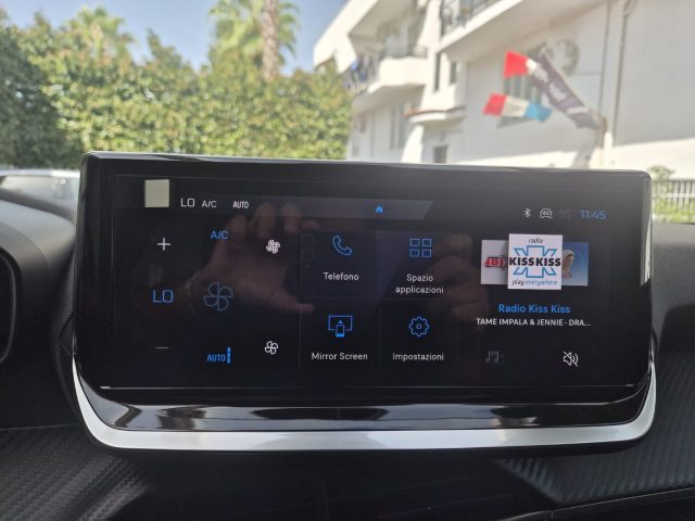 PEUGEOT 2008 usata, con Touch screen