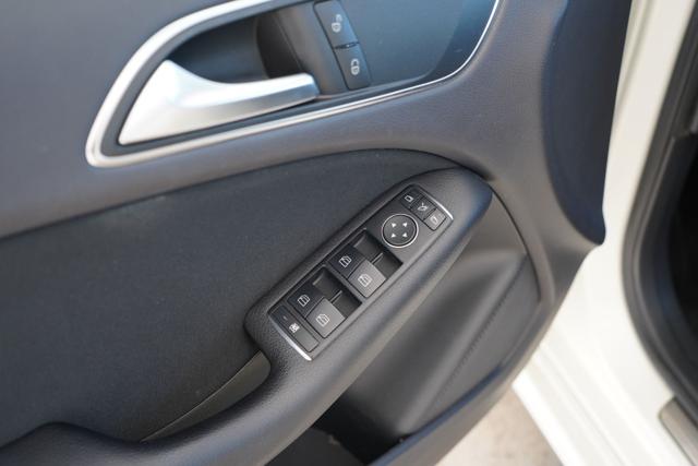 MERCEDES-BENZ B 180 usata, con Specchietti laterali elettrici