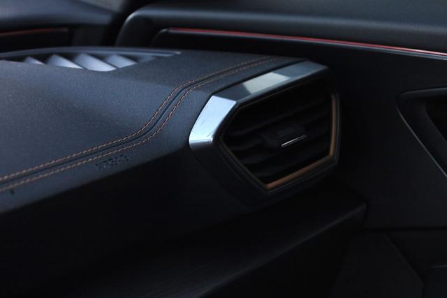 CUPRA Formentor usata, con Specchietti laterali elettrici