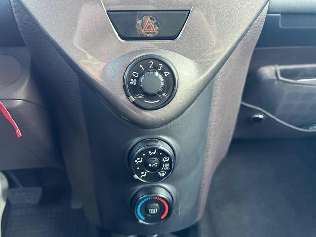 TOYOTA iQ usata 44