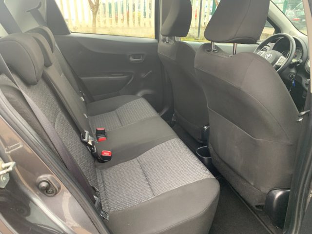 TOYOTA Yaris usata, con Controllo automatico clima