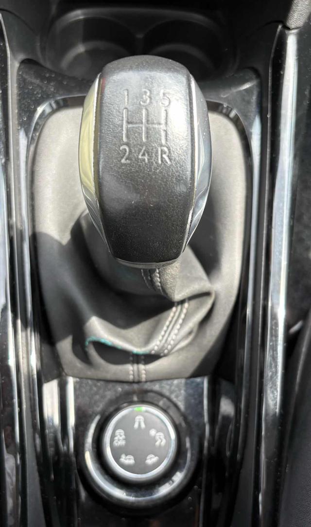 PEUGEOT 2008 usata, con Park Distance Control