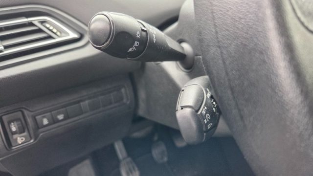 PEUGEOT 308 usata, con Volante multifunzione