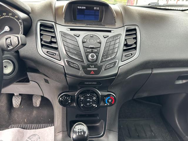 FORD Fiesta usata, con USB
