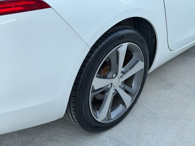 PEUGEOT 208 usata, con Sedile posteriore sdoppiato