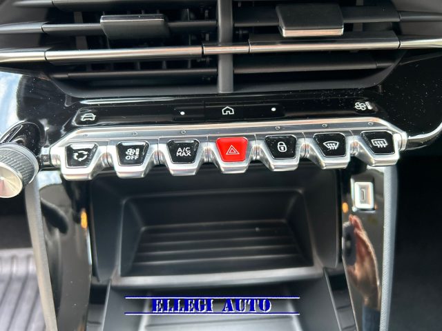 PEUGEOT 208 usata, con Sedile posteriore sdoppiato