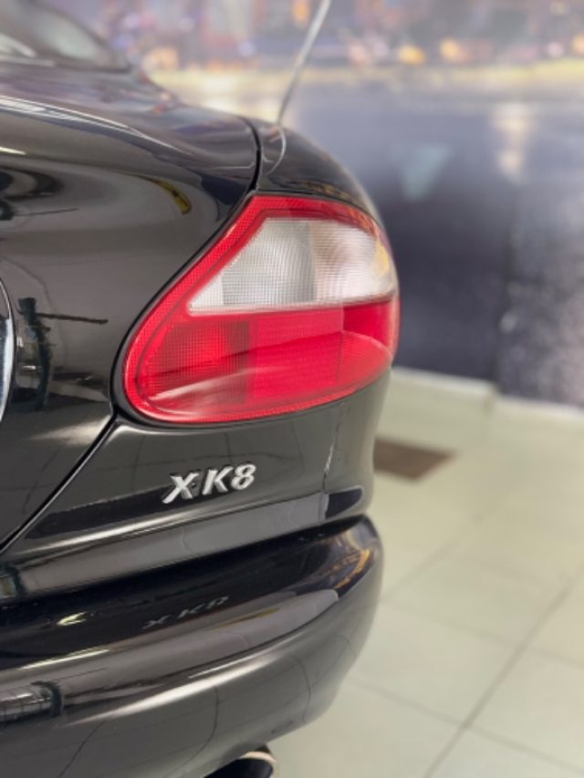 JAGUAR XK8 usata 25
