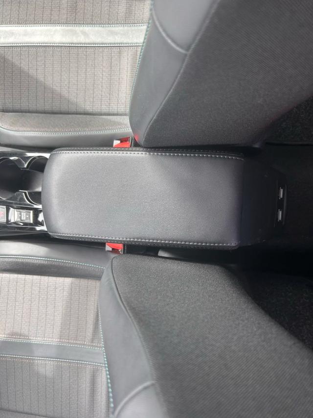 PEUGEOT 208 usata, con USB