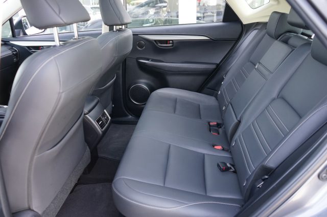 LEXUS NX 300h usata, con Sistema di navigazione