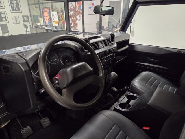 LAND ROVER Defender usata, con Gancio traino