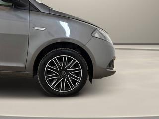 LANCIA Ypsilon usata, con Hill holder