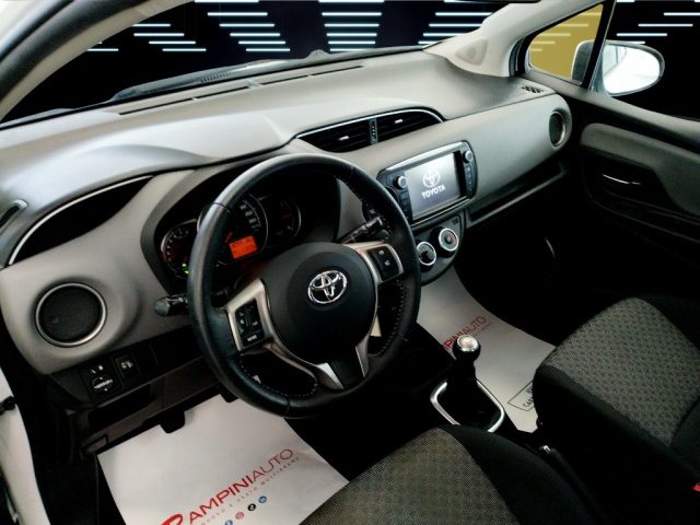 TOYOTA Yaris usata 13