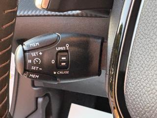 PEUGEOT 2008 usata, con Volante in pelle