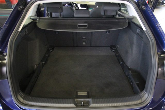 VOLKSWAGEN Golf Variant usata, con Fari LED