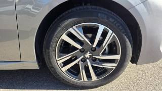 PEUGEOT 208 usata, con Autoradio