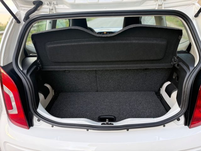 VOLKSWAGEN up! usata, con Sistema di navigazione